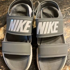 Nike sandals size womens 6